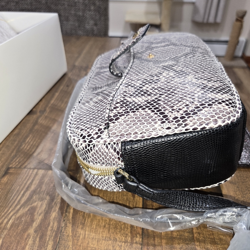 G.I.L.I. Leather Monochrome Snake Print Crossbody Bag w Slim Metalliac Wallet - Picture 4 of 11